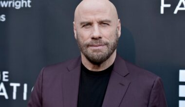 John Travolta deler video fra Norge