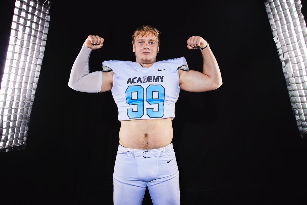 Amerikansk fotball-spiller Tobias Gadeberg enig med collegelaget Hawaii Rainbow Warriors