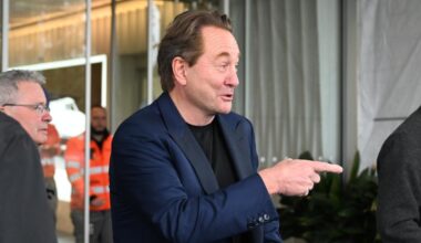 Her lander Kjell Inge Røkke i Milano før Norges landskamp mot Italia