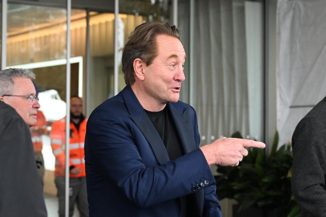 Her lander Kjell Inge Røkke i Milano før Norges landskamp mot Italia