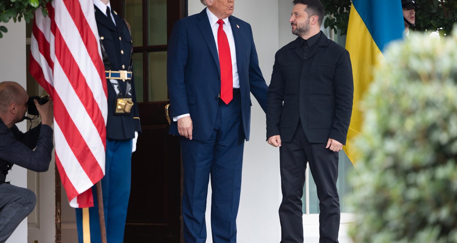 Volodymyr Zelenskyj presses av USA, ifølge Reuters. Her er Zelenskyj sammen med USAs president Donald Trump under et besøk i Det hvite hus i august.