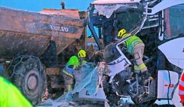 Bussjåfør Daniel Nilsen Jørgensen satt fastklemt etter kollisjon med dumper på E8 ved Tromsø i februar 2023