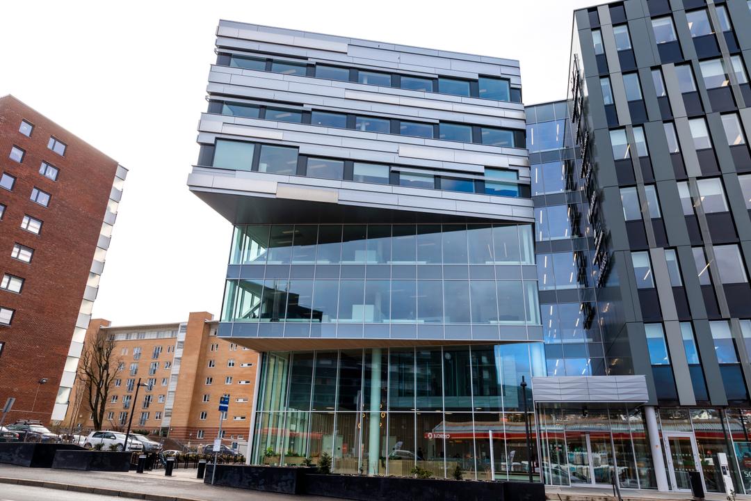 Lege satt fengslet for voldtekter – så fikk han lov til å jobbe i Norge