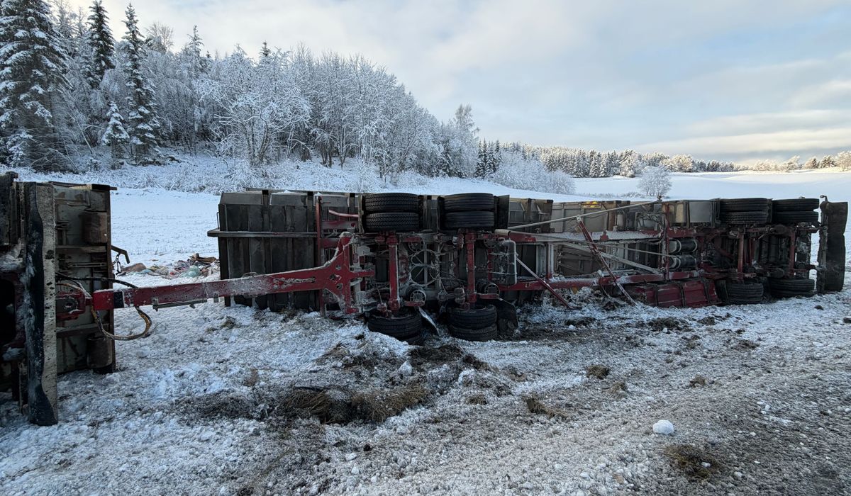 Skader på strømledninger og belysning etter trailervelt - innherred.no