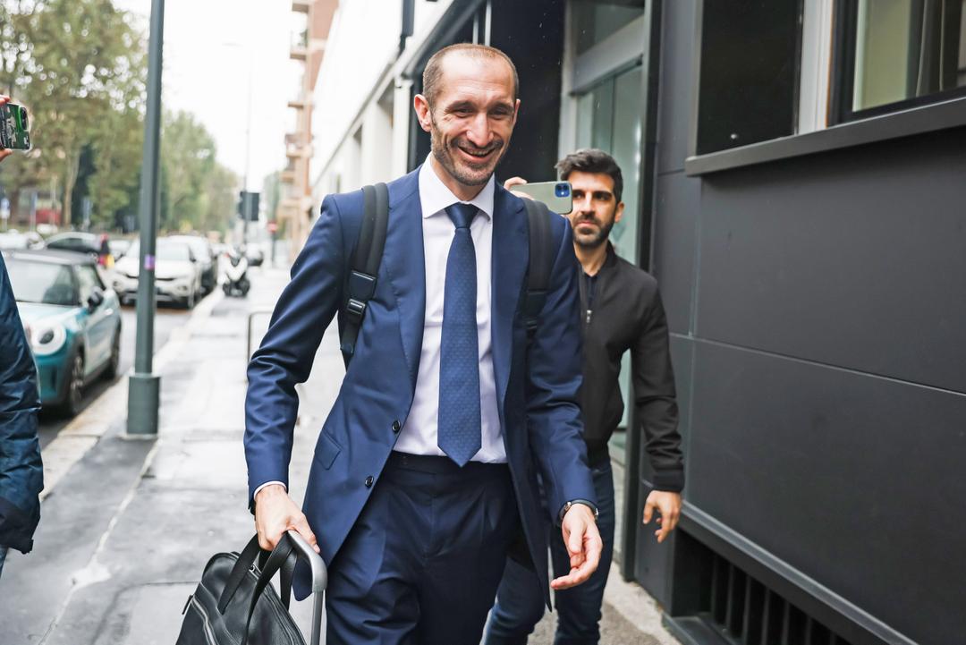 FLytrøbbel for Juventus-toppene Giorgio Chiellini og Damien Comolli – må kjøre bil fra Sverige til kampen mot Bodø/Glimt