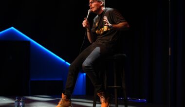 Kultur, Stand up | Erlend Osnes trakk fulle hus – lettrørt og nostalgisk