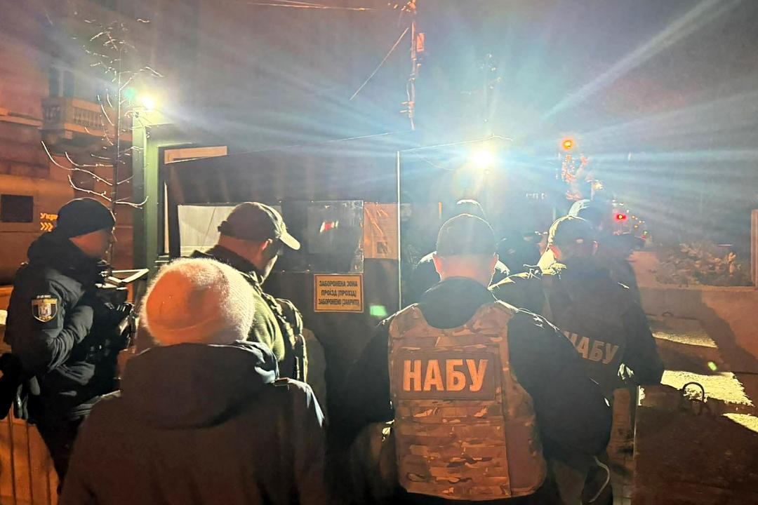 Korrupsjonsjegerne ransaker Zelenskyjs stabssjef