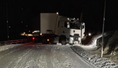 Lastebil på tvers - lange køer