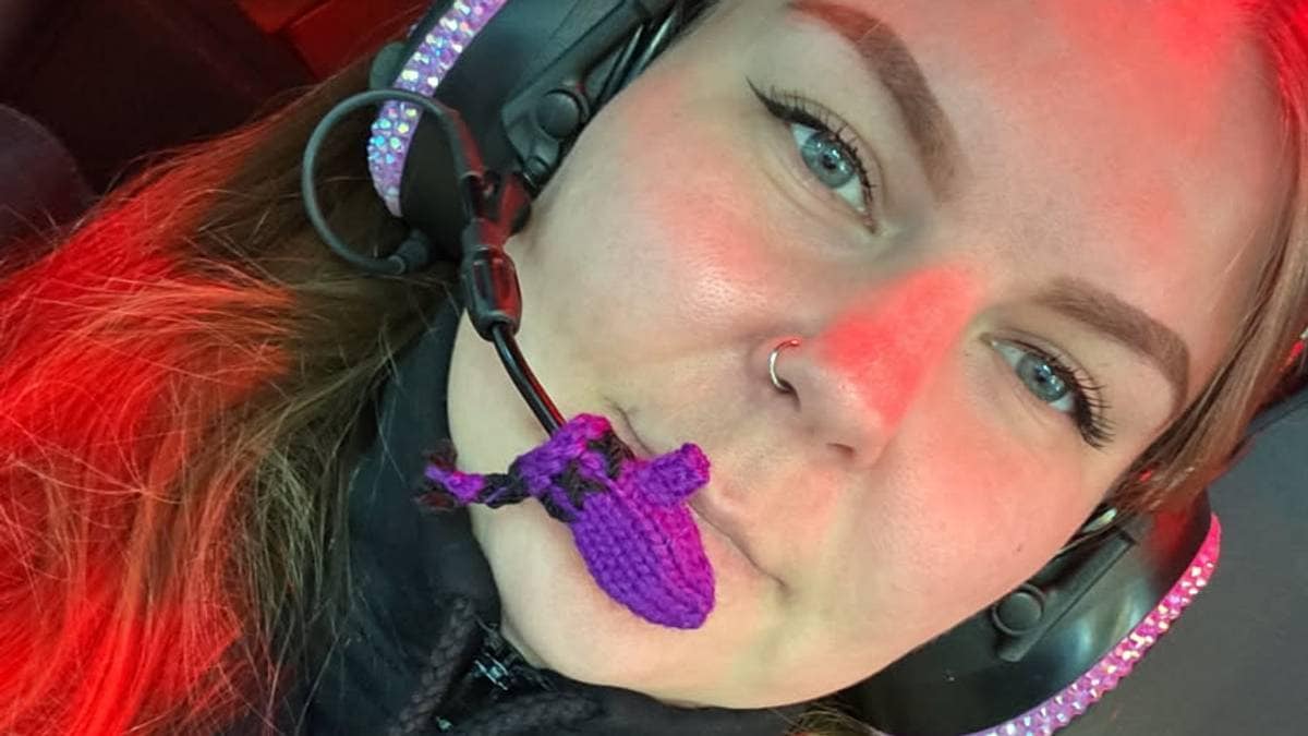 E6 i Trøndelag er stengt fordi det er såpeglatt – NRK Trøndelag – Lokale nyheter, TV og radio