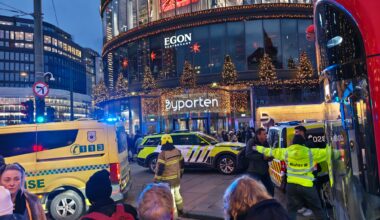 Jernbanetorget, Politi | Politiet til tilskuere på Jernbanetorget: – Fy, skam dere!