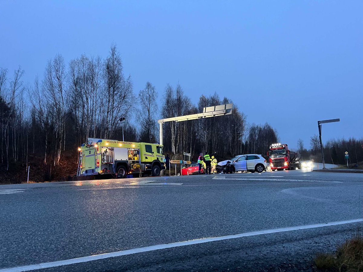 Trafikkulykke, Hendelse | Trafikkulykke ved rv. 350 – person var fastklemt