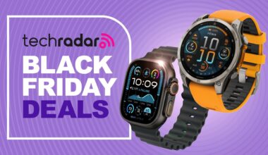 Apple Watch Ultra 3 og Garmin Fenix ​​8 på et lilla TechRadar Deals-banner.