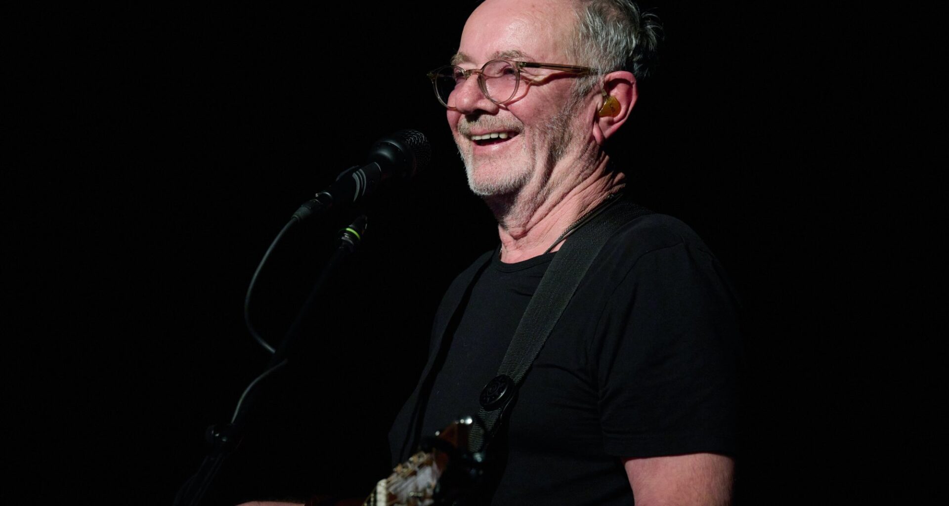 Kultur, Åge Aleksandersen | Åge alene på turne: – Jeg ønsker å møte folk med sangene mine slik de ble skrevet – ærlig, nært og ekte