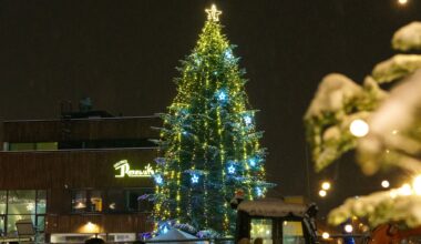 Mosjøen, Vær | Må utsette julegrantenninga: – Er ventet kraftig vind og nedbør