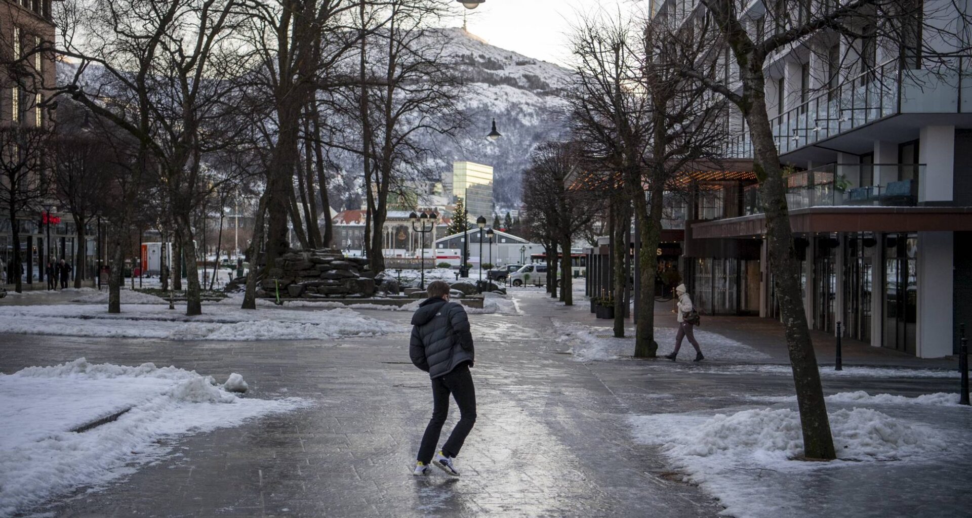 Nyheter, Vær | Gult farevarsel i Bergen: – Kan bli skikkelig glatt