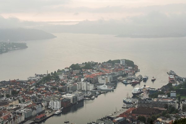 – Vi går inn i en ny runde med tørt og kjølig vær, sier meteorologen til BA. Det har ifølge meteorologen vært en rekordtørr november måned. Og skal vi tro henne vil det fortsette i samme baner.
