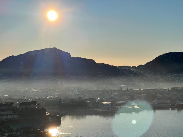 Mildere vær til uken: – Høytrykkene styrer været Lørdagen er beinkald, og kaldere skal det bli til kvelden. Men på mandag og tirsdag kan man vente mildere vær, ifølge meteorologen. Lørdagen er beinkald, og kaldere skal det bli til kvelden. Men på mandag og tirsdag kan man vente mildere vær, ifølge meteorologen.