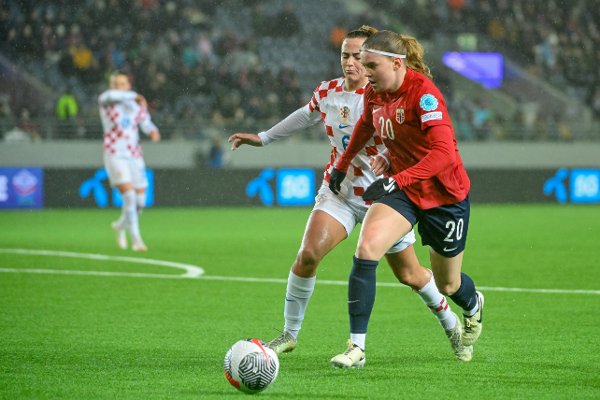 Stavanger, Norway 20240227. Norges Signe Gaupset under fotballkampen i nasjonsligaen for kvinner mellom Norge og Kroatia på SR-bank arena i Stavanger.Foto: Carina Johansen / NTB