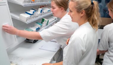 Skapdøren er låst, og ingen kan koden. Første arbeidsdag på det nye sykehuset var ikke helt uten skjær i sjøen.