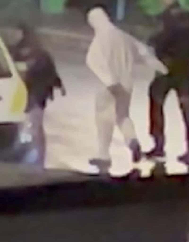 – Idet jeg lukket døren, kom det andre skuddet