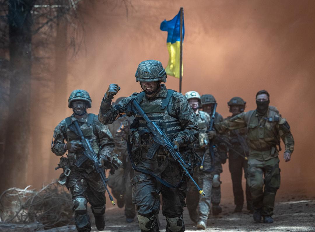 Ukrainske soldater trener i England