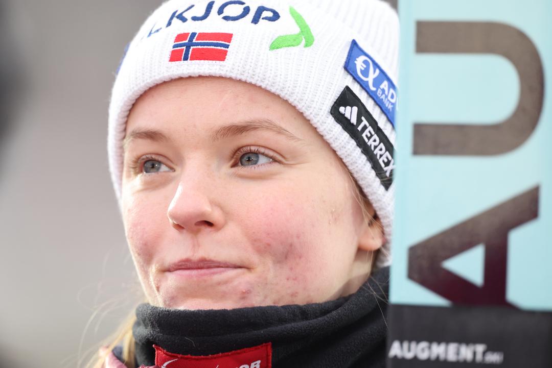 Eirin Maria Kvandal på pallen i storbakkerennet i Falun