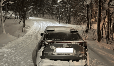 Turister kjørte bil inn i skiløypa i Tromsø