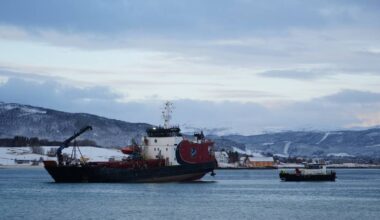 et stort skip i vannet