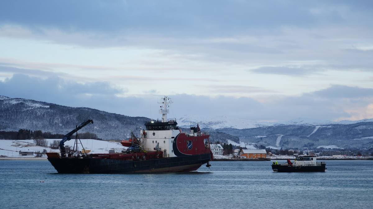 et stort skip i vannet