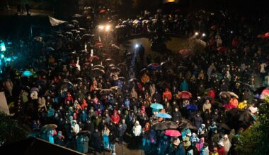 Hjertefred, Nygårdsparken | Flere hundre møtte opp: – For lite plass til sorg og savn