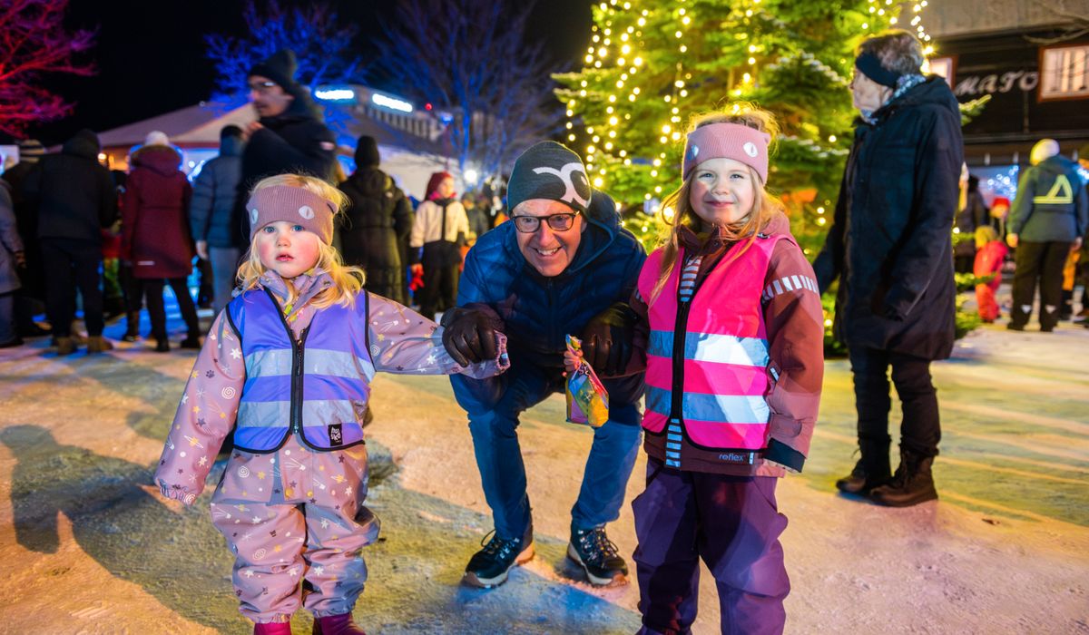 Første julegrantenning i sentrum for Arnfinn (68) - banett.no