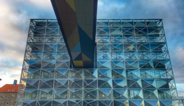 Hundre må gå etter milliardsmell for skandalebygg