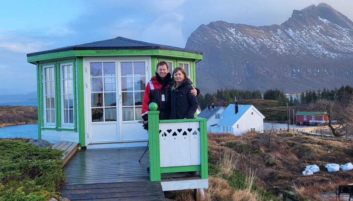 Unni og John Magne sa opp sine godt betalte jobber for å åpne hotell på en øy.