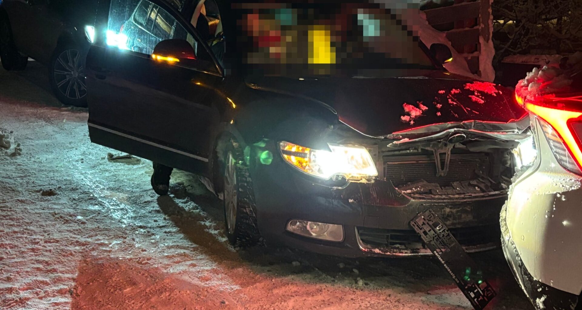 Tromsø sentrum, Hansjordnesbukta | Først kolliderte to biler – så kom en tredje