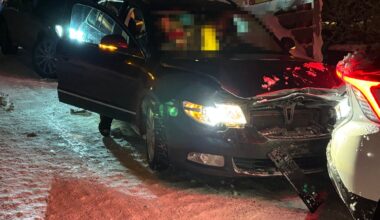 Tromsø sentrum, Hansjordnesbukta | Først kolliderte to biler – så kom en tredje