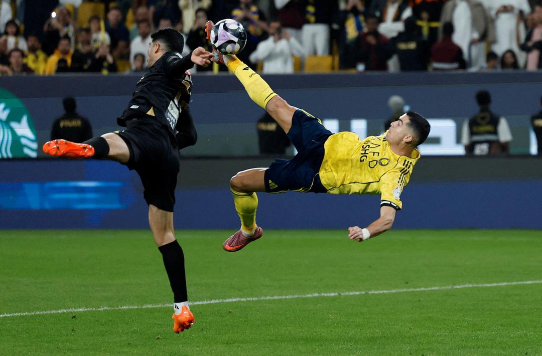 Ronaldo scorer drømmemål med cykelspark som 40-åring