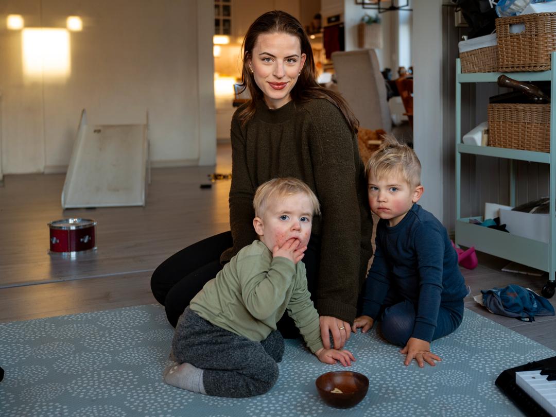 Foreldre med lav inntekt er mer emosjonelt til stede