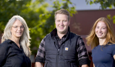 Magnus Mikkelhaug må finne den rette for å overta familiegården