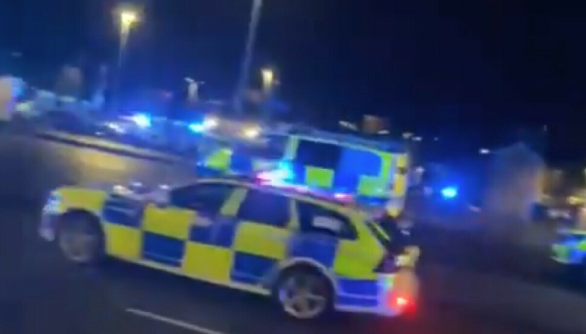 Flere personer knivstukket på tog