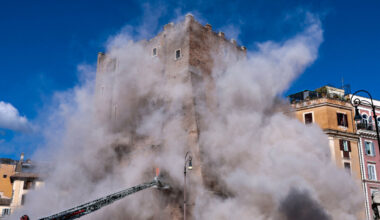 Deler av historisk bygning kollapset - Dagbladet