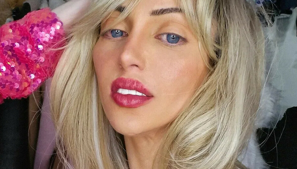 Kalt «levende barbie»: Er død