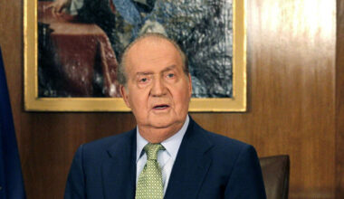 Spanias tidligere konge Juan Carlos innrømmer å ha skutt broren