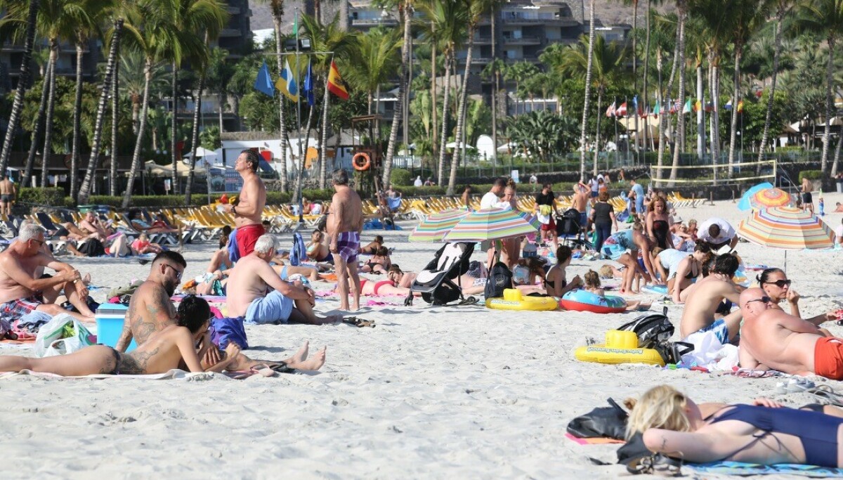 Rekordmange reiser bort i desember