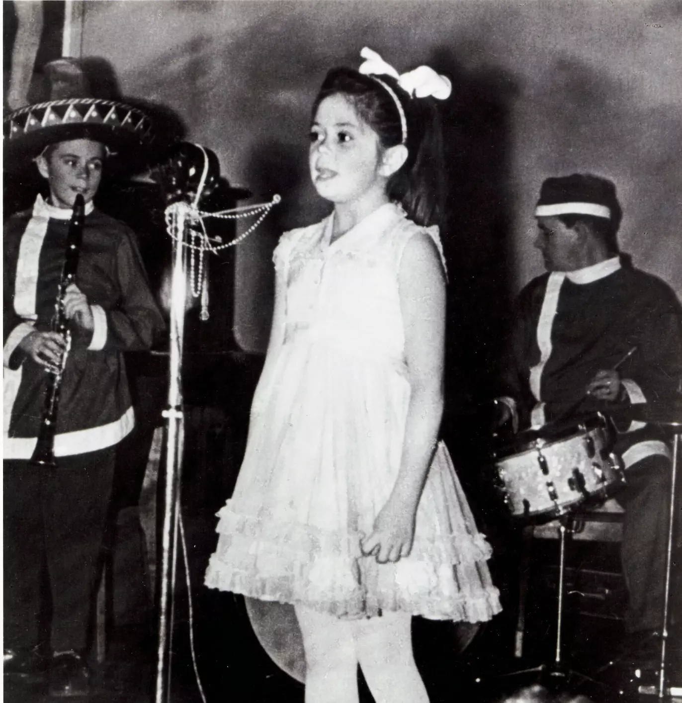 DEBUT: Da Wenche opptrådte første gang, ble hun backet av pappa Kjell og broren Reidar. Bildet er fra 1954. Foto: Privat