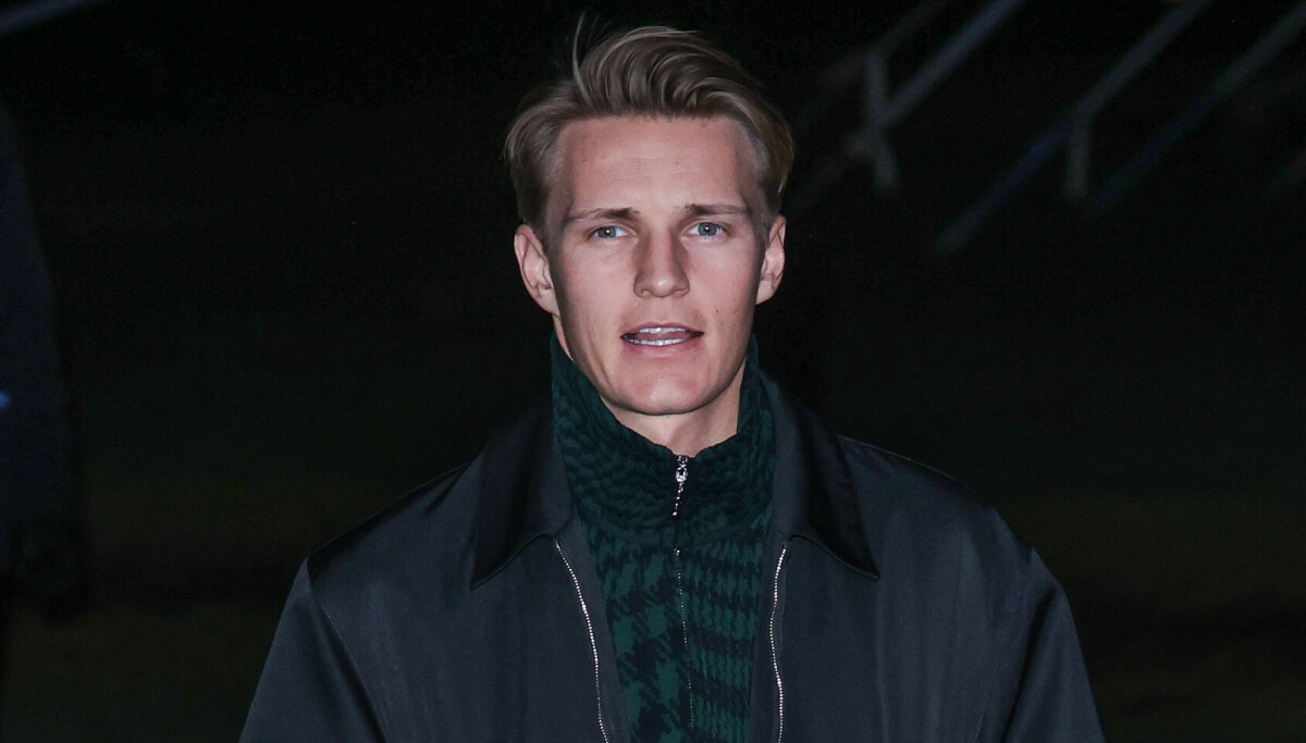 Martin Ødegaard sliter med en kneskade og må følge kampene mot Estland og Italia fra sidelinja.