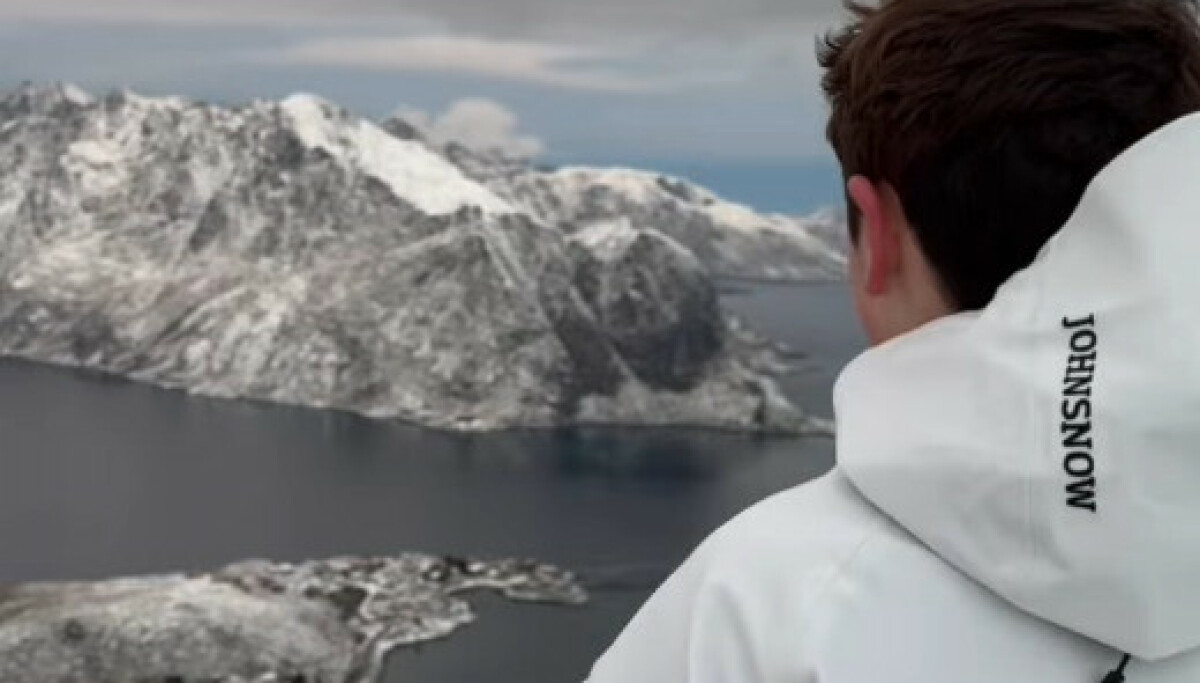 John Travolta deler overraskende video fra Norge med sønnen Ben