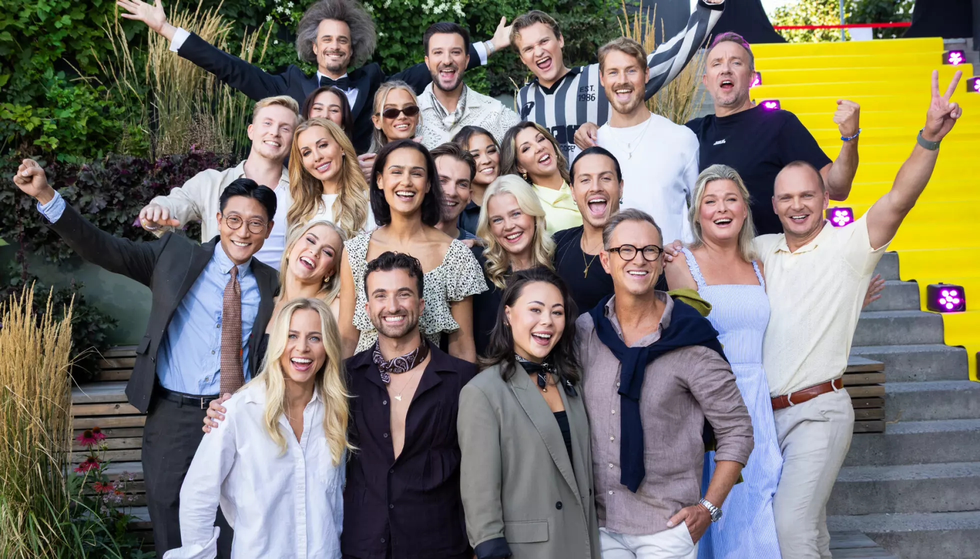 HELE GJENGEN: Deltakerne i årets «Skal vi danse». Nå er det bare syv igjen. Foto: TV 2 / NTB