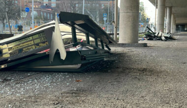 «Dumpet» blodig busskur ved E18 - Dagbladet