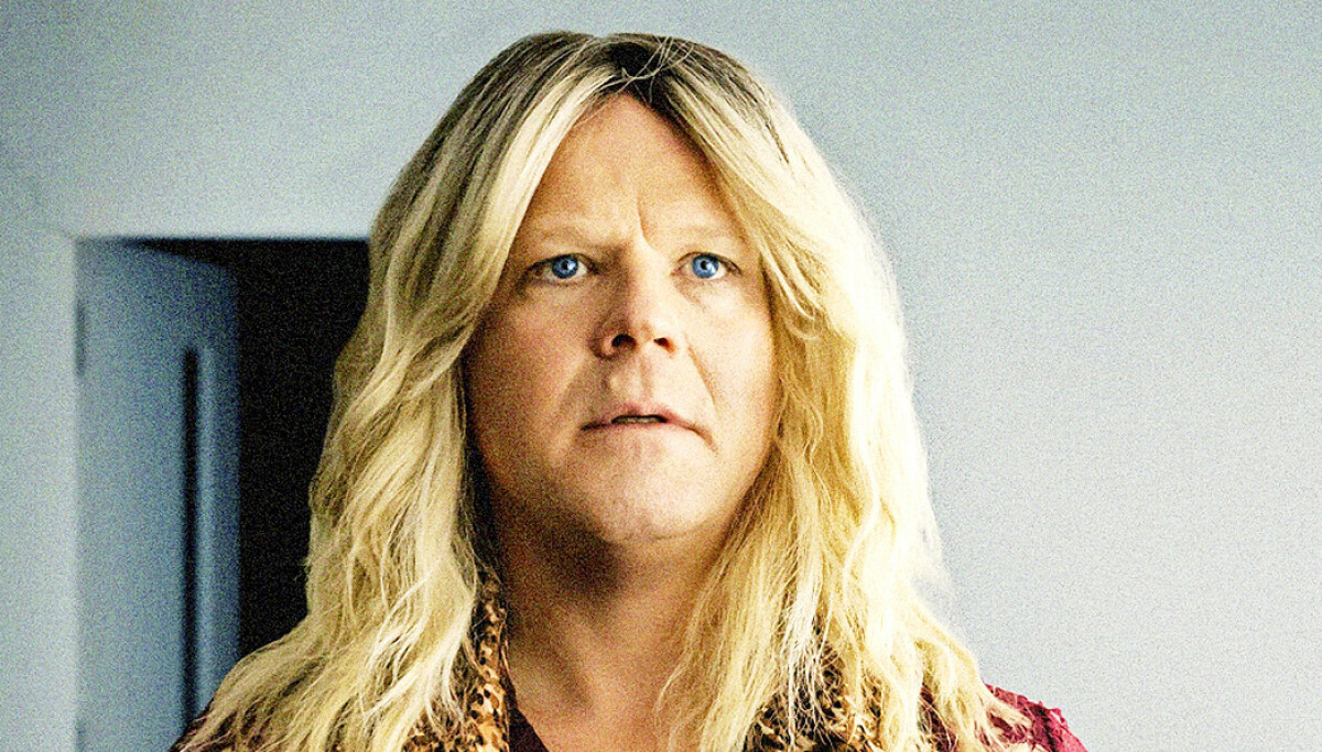 Må kle seg ut som kvinne