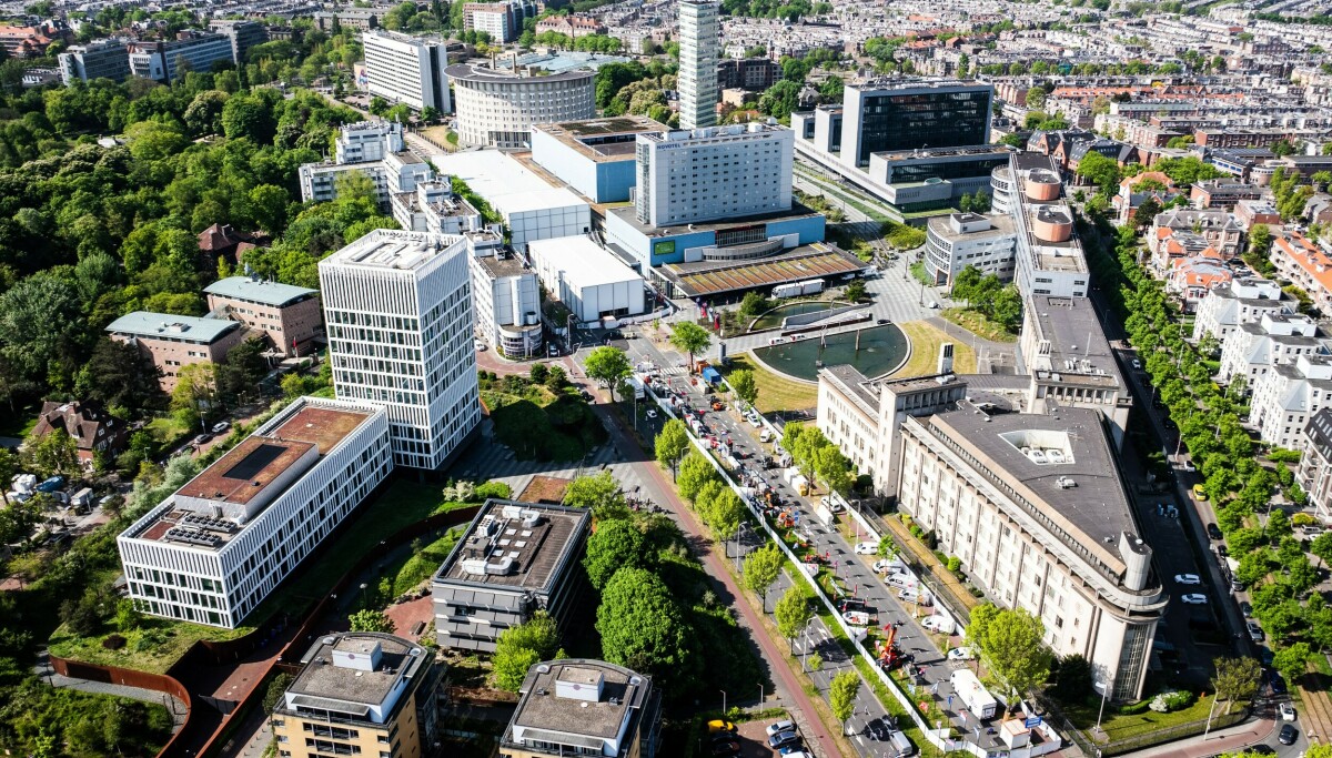 - Står midt i stormen